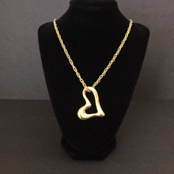 Large Heart Pendant on golden Chain - Picture 1 of 7